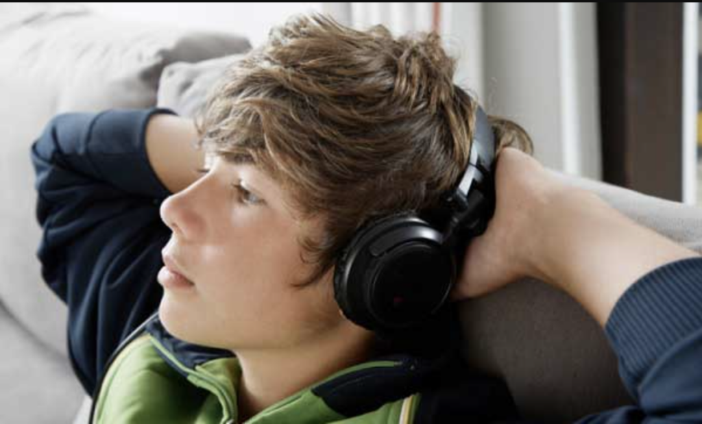 1. Billion Youths Risk Premature Hearing Loss Due To Headphones - BMJ Global Health Study